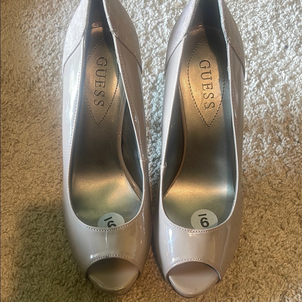 Size 9 Guess Women's Peep Toe Heels - taupe